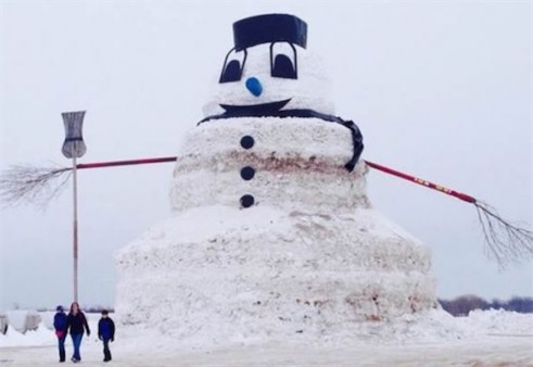 世界上最大最高的雪人 明尼苏达州老汉堆出16米高雪人