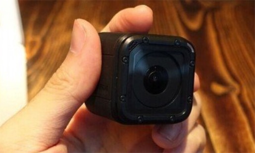 世界上最小的照相机 超迷你只有指尖大小