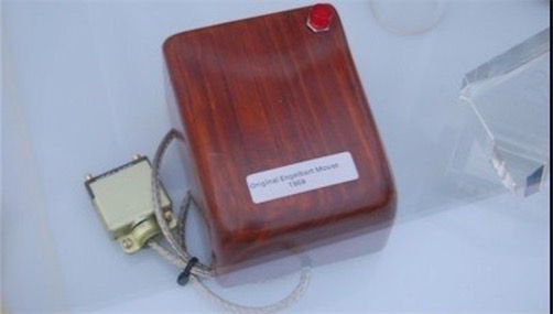 世界上第一个鼠标 木头做的只有一个按钮