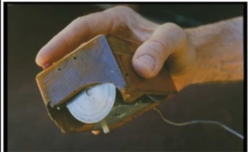 世界上第一个鼠标 木头做的只有一个按钮
