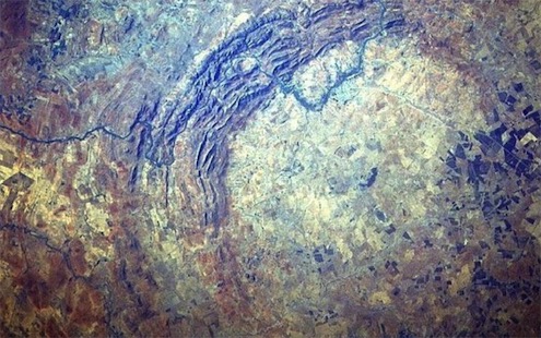 世界上最古老的陨石坑 弗里德堡陨石坑形成于21亿年前 或来自彗星撞击