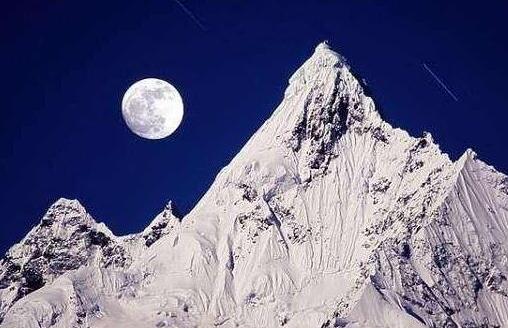 世界上最恐怖的山 卡瓦格博峰至今无人登顶