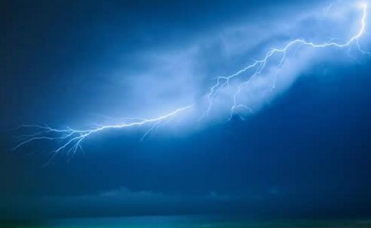 世界上闪电最多的地方 马拉开波湖1年有297天闪电