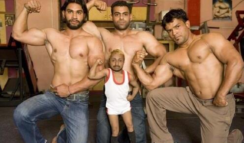 世界上最小的健身教练，印度侏儒男孩Adity身高80厘米