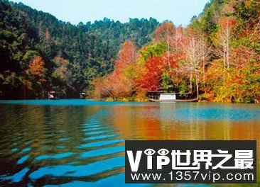 中国的七大水怪出没的神奇湖泊