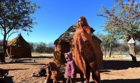 解析“500年前”非洲红泥部落：女人一生不洗澡红泥巴涂满全身
