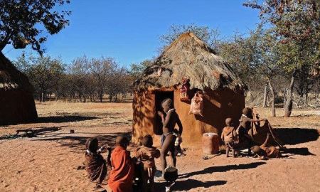 解析“500年前”非洲红泥部落：女人一生不洗澡红泥巴涂满全身