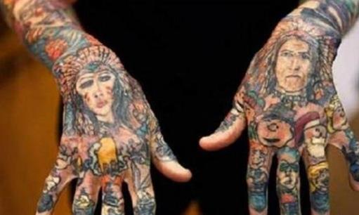 世界上纹身最多的女人 朱莉亚·吉娜斯连私处也未能幸免