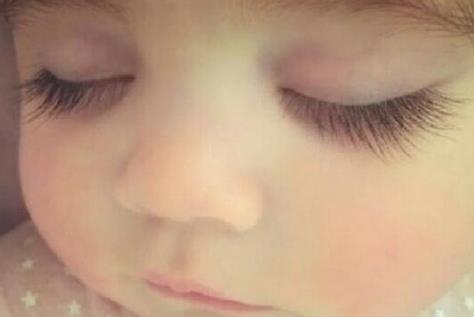 世界上睫毛最长的宝宝 漂亮的大眼睛实在是太让人羡慕了