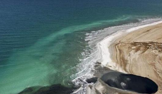 陆地上的世界最低点 死海能让人直接漂浮起来