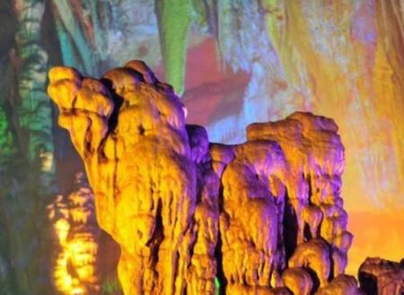 中国十大著名溶洞奇观，安顺龙宫是全国最长水溶洞、鸡冠洞是自然大空调
