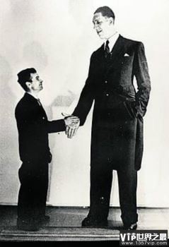 瓦诺·迈利里恩（身高：251.4厘米）