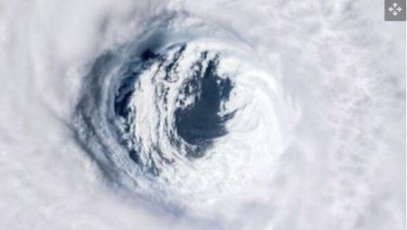 气候变化正在将飓风推向极端。</p><p>2018 年，飓风迈克尔（在此数字增强图像中显示）成为第一个登陆佛罗里达狭长地带的 5 级飓风.jpg