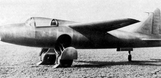 第一架喷气式飞机 由德国在1939年制造