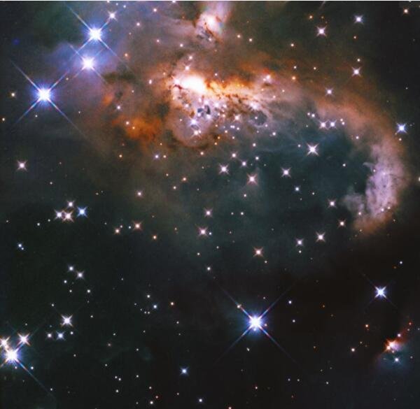 哈勃望远镜看到了几千光年外的太空“雪人”.jpg