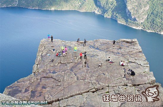 地球上最恐怖的陡崖峭壁图片，落户陡崖峭壁上的村庄