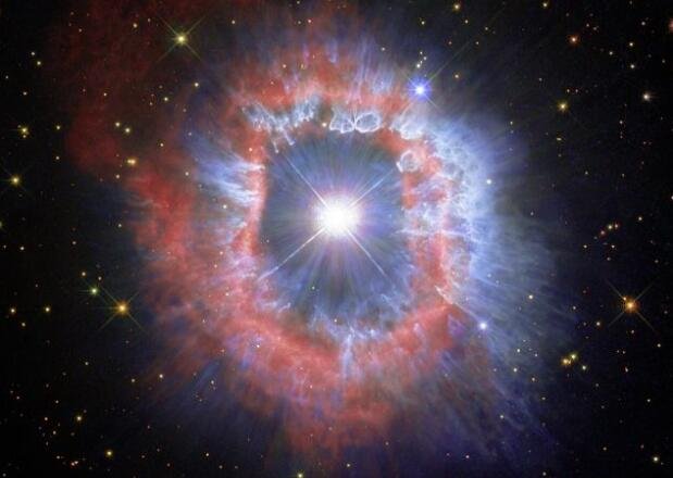 AG Carinae 及其星云.jpg