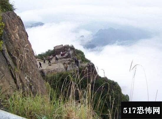 峨眉山最神秘的地方，舍身崖被称自杀圣地(国内自杀率最高景点)
