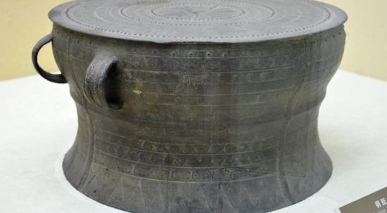 现存世界最早的铜鼓 云南发现战国前期的器物