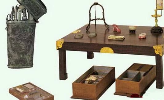 世界仅有的皇帝旅行文具箱桌 清代乾隆的折叠式旅行文具箱