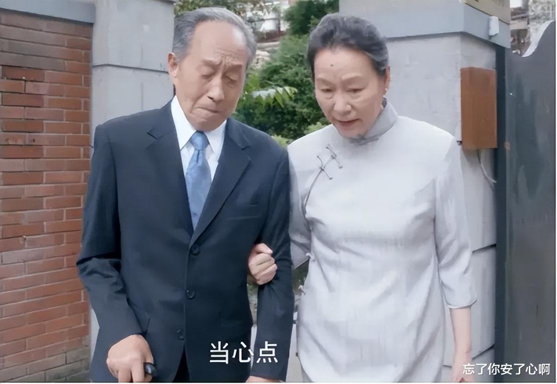 奚美娟的儿子奚男：不到满月被爸爸抛弃，鼓励67岁母亲再婚