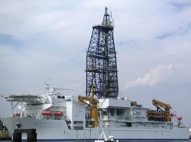 世界上最大深海钻探船 日本“地球号”成功钻至海底3260米破历史记录