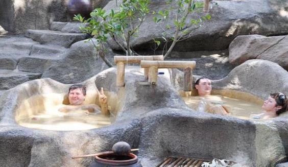 世界上最“脏”温泉 越南芽庄火山泥温泉 深受女游客的喜爱