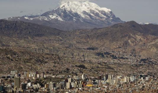 世界上最高的首都 拉巴斯平均海拔高达3600米