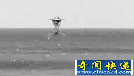外星人UFO显身海上 与美军航母进行短暂交流