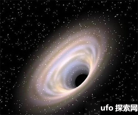 黑洞中心还存在虫洞 黑洞中心奇点贯穿时间空间