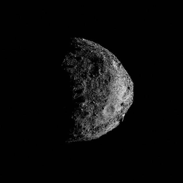 REx探测器抵达小行星“贝努”后不久，就在上面发现了含水矿物质