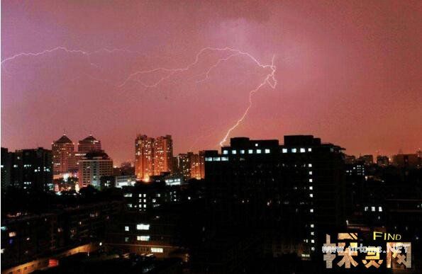 济南718银座/p灵异事件，暴雨过后小女孩超市看见鬼魂