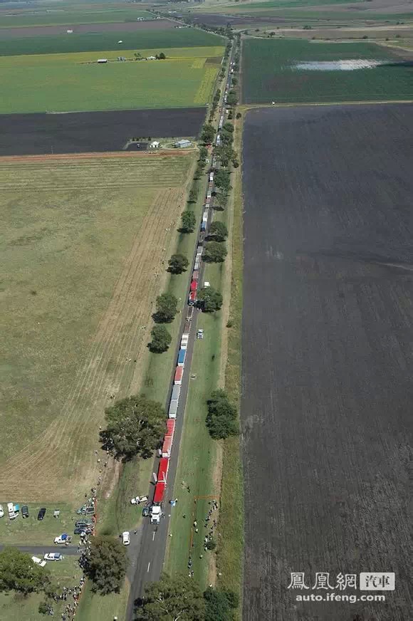 世界上最长的卡车 MILLAU卡车长800米(比火车长)