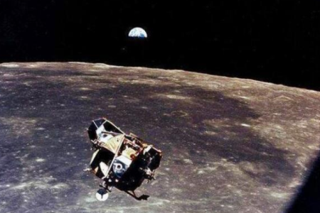 在月球上明明没有火箭发射场 为啥阿波罗号能够返航？