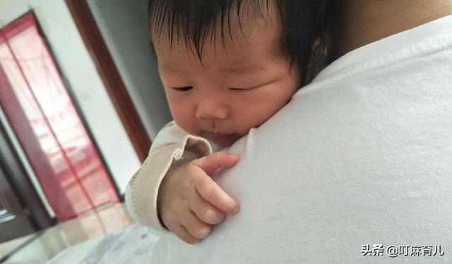 为什么前三个月的宝宝喜欢竖抱（为啥2-3月龄宝宝偏爱竖抱）(4)