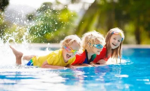 婴儿游泳的最佳年龄（小孩子游泳的最佳年龄是几岁）(3)