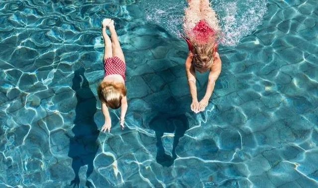 婴儿游泳的最佳年龄（小孩子游泳的最佳年龄是几岁）(4)