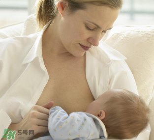 哺乳期奶水时多时少是什么原因？哺乳期奶水时多时少怎么办？