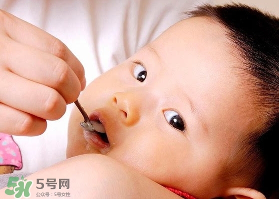 母乳喂养胸部会变形吗？如何避免产后乳房变形？