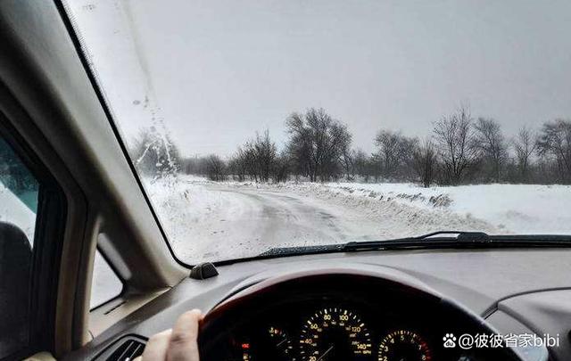 北方下雪路面结冰开车技巧怎么在下雪路面开车