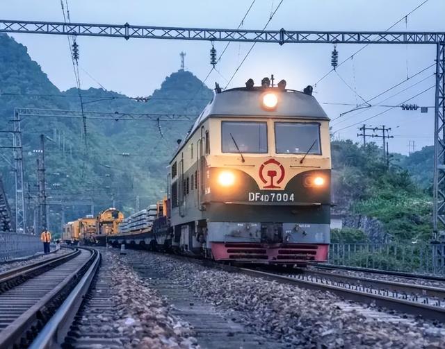 上海南站的普速火车将转移至松江南站上海南站的普速火车将转移至松江南站1
