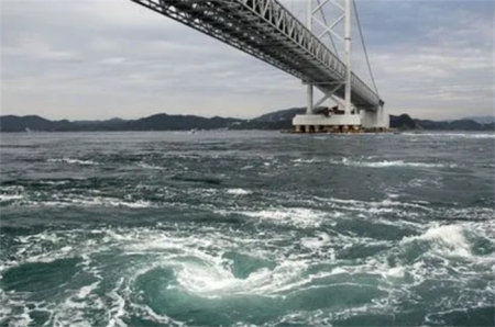 世界最大的漩涡 日本鸣门漩涡最大直径30米