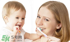 宝宝不肯刷牙一刷就哭怎么办？怎么样让宝宝养成刷牙的习惯？