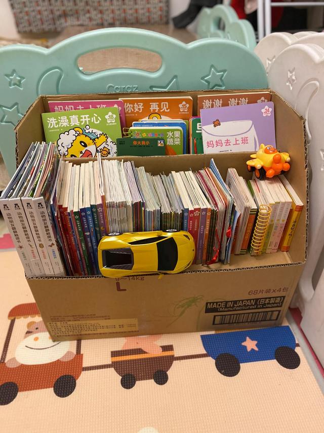 儿童简单纸箱做书架环保纸箱书架来啦2