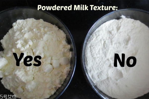 全脂奶粉和脱脂奶粉怎么分辨 全脂奶粉是鹅黄色
