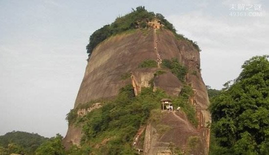 广东丹霞山阴阳石，阴阳两级区别对应男女繁殖器