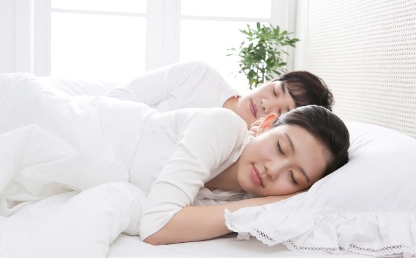 最佳睡觉姿势是什么样的？正确的睡觉姿势都有哪些？1