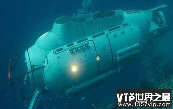 蛟龙号潜水员吓疯天涯，海底发现巨型生物