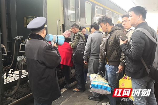 郴州站停靠最后一列火车（速看30日起郴州火车站这些列车时刻有调整）(1)