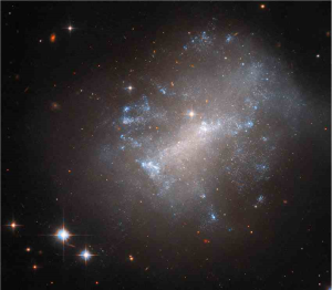哈勃太空望远镜捕捉到一个翻滚的不规则星系NGC 7292